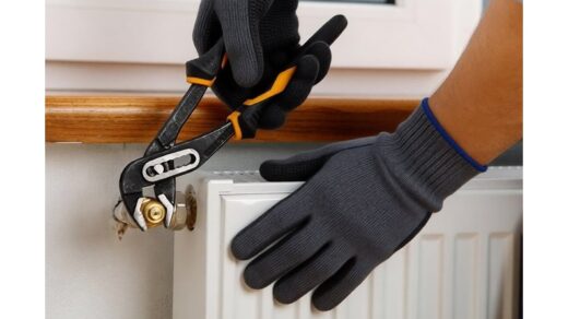 namų šildymo radiatorių nuorinimas