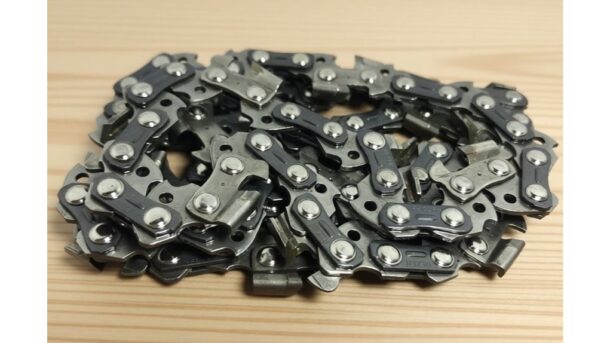 Grandininio pjūklo grandinė pagaląsta aštriau nei skustuvas