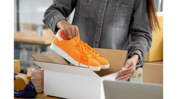 Nelaikykite batų dėžėse