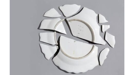 močiutės prietaras apie sudaužytas lėkštes