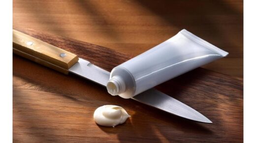 dantų pasta pagaląsta skutimosi peilį