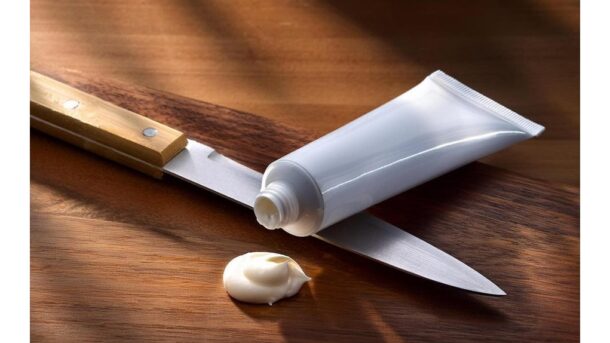 dantų pasta pagaląsta skutimosi peilį